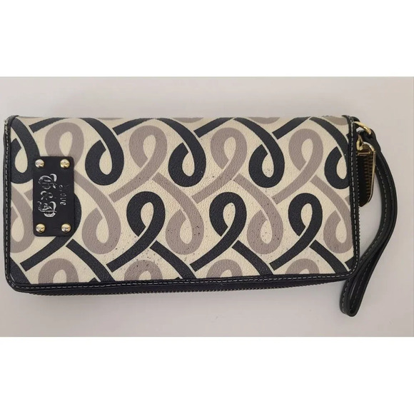 Juicy Couture Travel‎ Wallet ID & Passport Holder - Picture 10 of 11